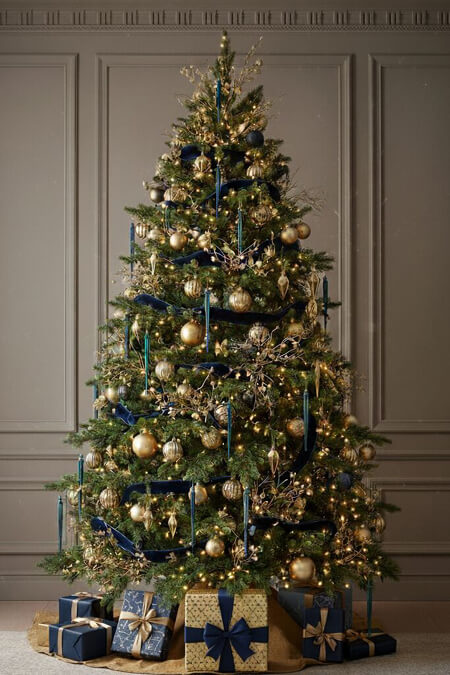 Classic minimal blue and gold Christmas tree decorating ideas