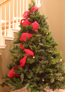 The random method for adding ribbon garland to a Christmas tree