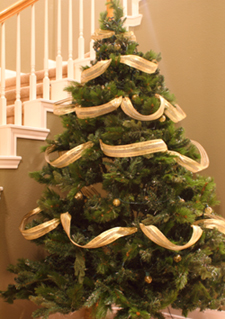 The swag method of applying ribbon garland to a Christmas tree