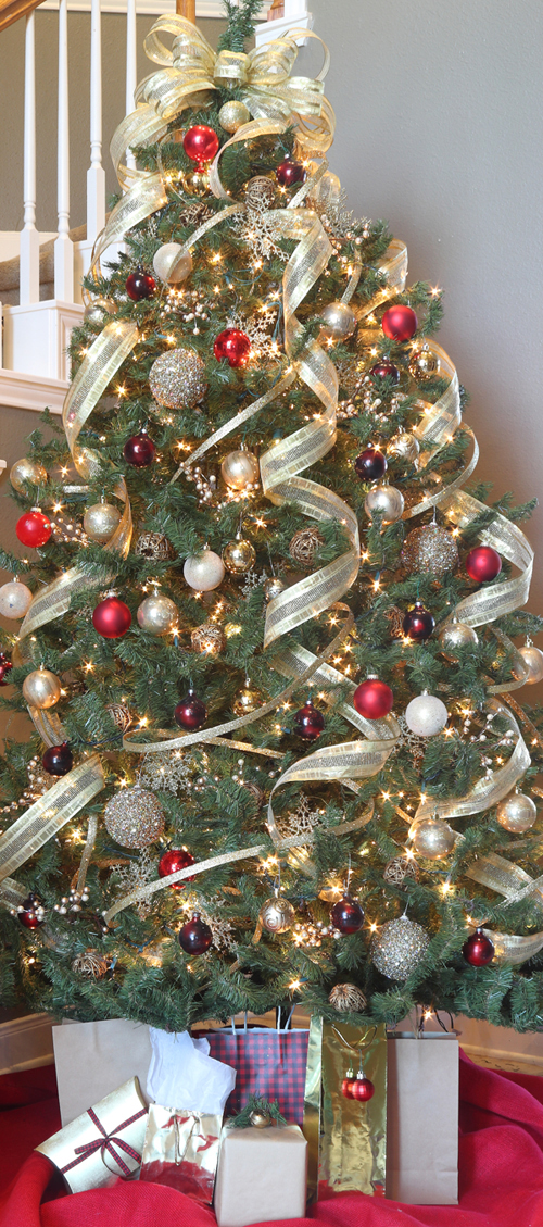 Designer Tips and Tricks for How to Decorate a Gold and Red Christmas Tree